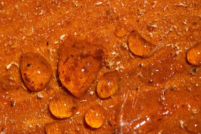 Důkladné odstranění skvrn a zápachu z potahu na matraci