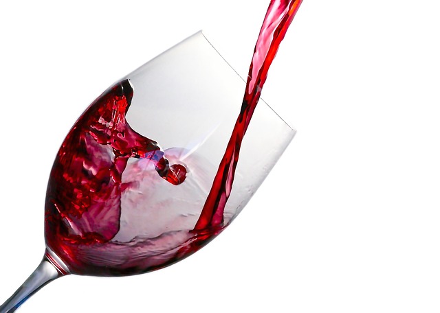 Jak vyprat červené víno: Rychlé a účinné řešení pro odstranění skvrn