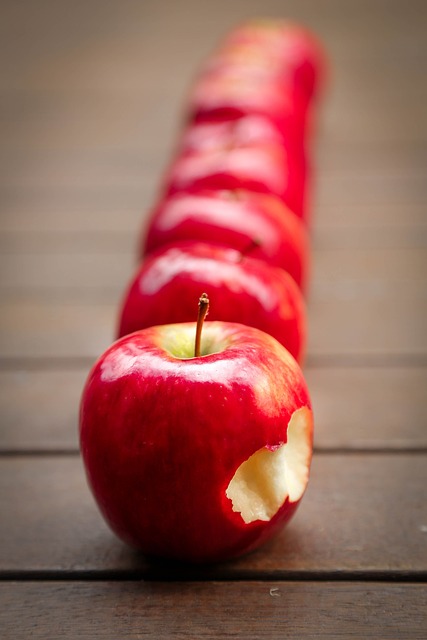 1. Jak zamezit pádu jablek a udržet si čistý dvůr: Přehled efektivních opatření