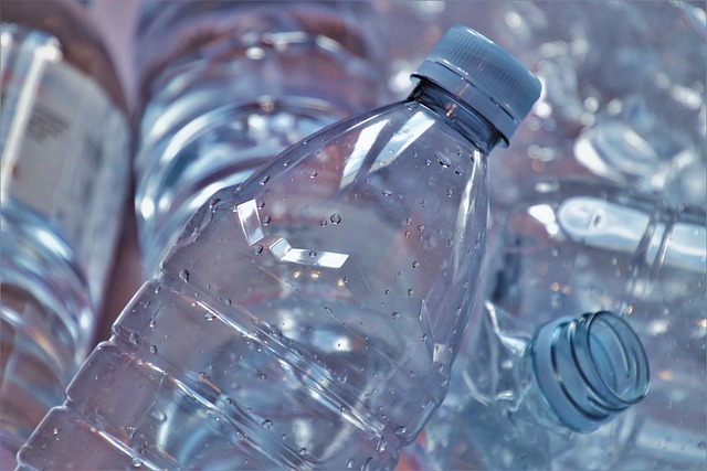 2. Jak odstranit nepříjemné zápachy z plastové lahve