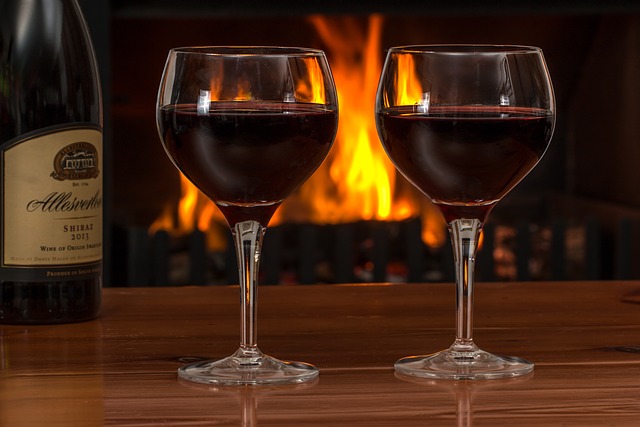 Účinné tipy jak odstranit červené víno z oblečení a látek