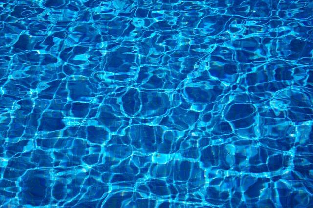 1. Prevence řas: Klíčové kroky pro udržení‌ čistého bazénu