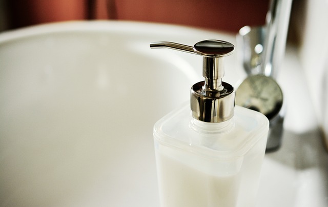 2. Účinné ‍nástroje a prostředky pro dokonalé čištění koupelny