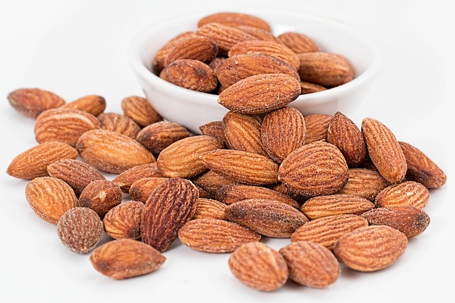 Praktické tipy a ⁤triky pro snadné odstranění zbytků ořechů⁤ z rukou