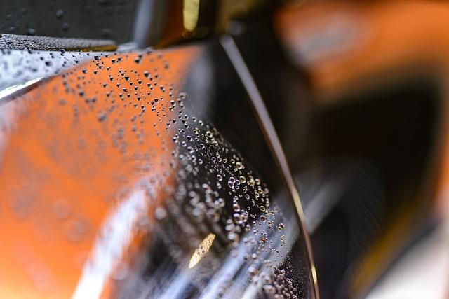 Jaké ​produkty⁢ a nástroje používat⁣ pro dokonalé čištění‌ skla auta