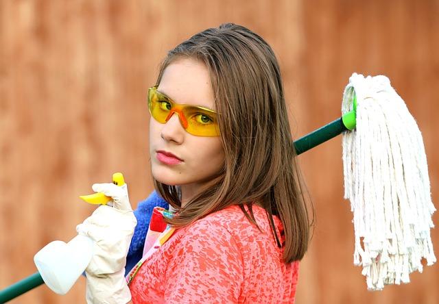 - ⁤Návody na čištění těžko⁤ dostupných míst s pomocí⁢ běžných domácích prostředků