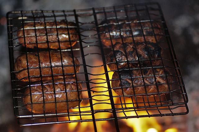 1. Účinné přírodní prostředky pro odstranění připálených skvrn‌ z kastrolu