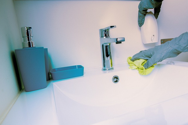 3. Jak vybrat ‌správné čisticí prostředky pro bezpečné a účinné čištění vany
