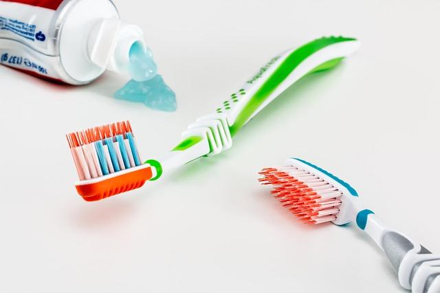 8. Doporučení pro⁢ správný výběr zubní kartáčku: Klíč⁢ k efektivnímu čištění zubů