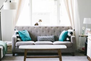 Jak vyčistit gauč a osvěžit obývák