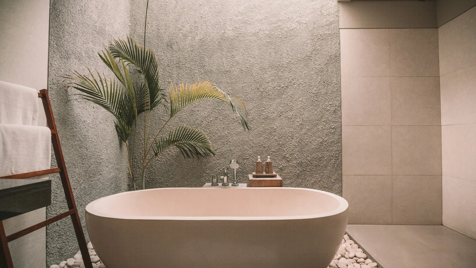 Nerezový kryt odpadu ve sprchovém koutu s odtokovým roštem